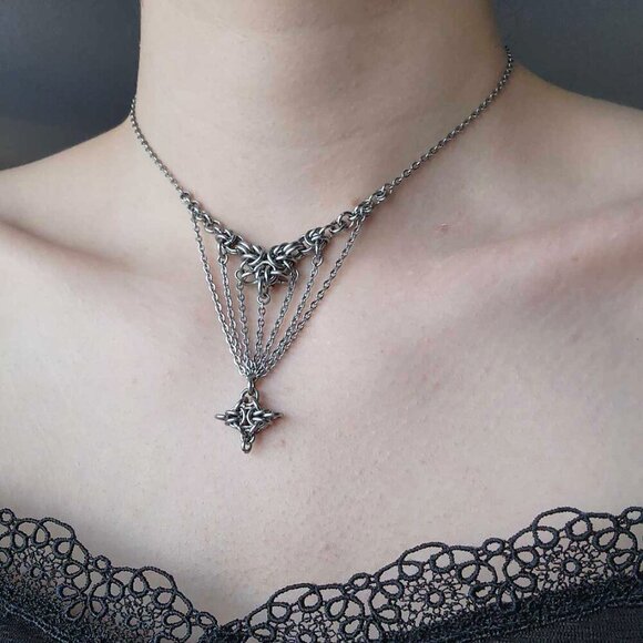 Silver shooting star necklace with a small silver chain - Picture 9 of 9